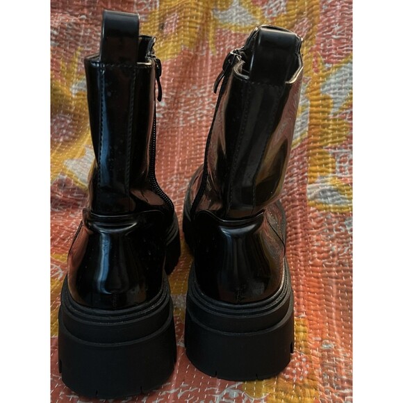 Forever 21 Fab Shiny Black Chunky Boots With Silver Laces Size 8 Worn Once! - Picture 2 of 9